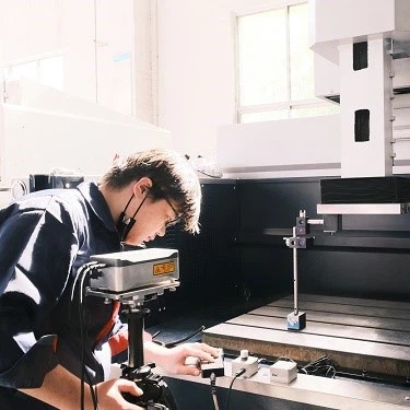 Pourquoi choisir un centre d'usinage horizontal pour un usinage de précision ?